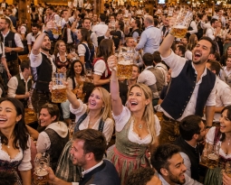4.000 Komparsen für NETFLIX gesucht!